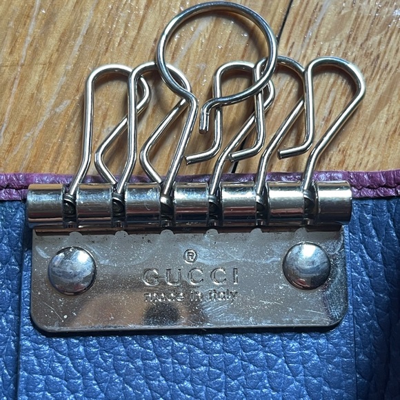 Gucci Textured Leather Key Holder - Picture 6 of 12